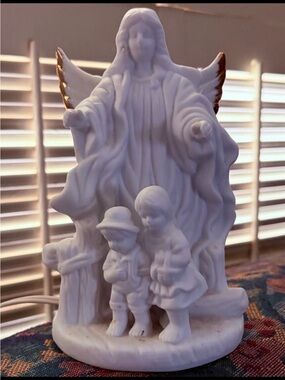 VTG White Porcelain Guardian Angel Figurine/Nightlight with Gold-Trimmed Wings